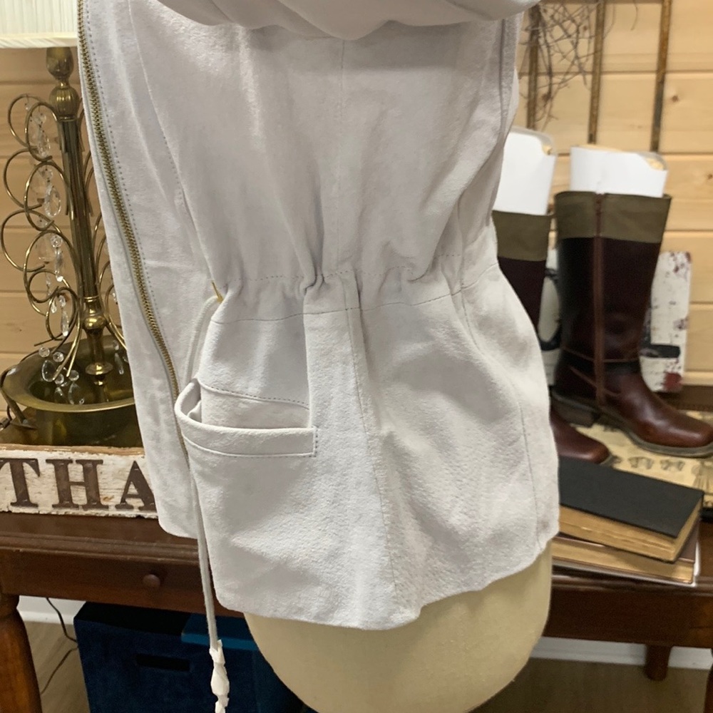 Beautiful spring New Leather Coat - Picture 10 of 16